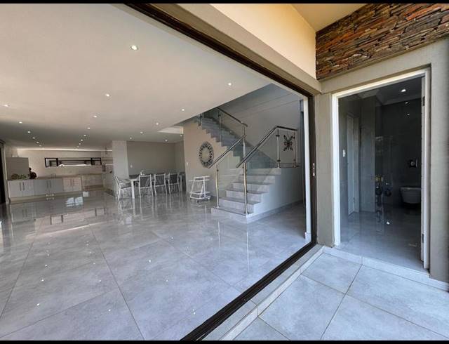 5 BEDROOM HOUSE FOR SALE IN UMHLANGA CENTRAL